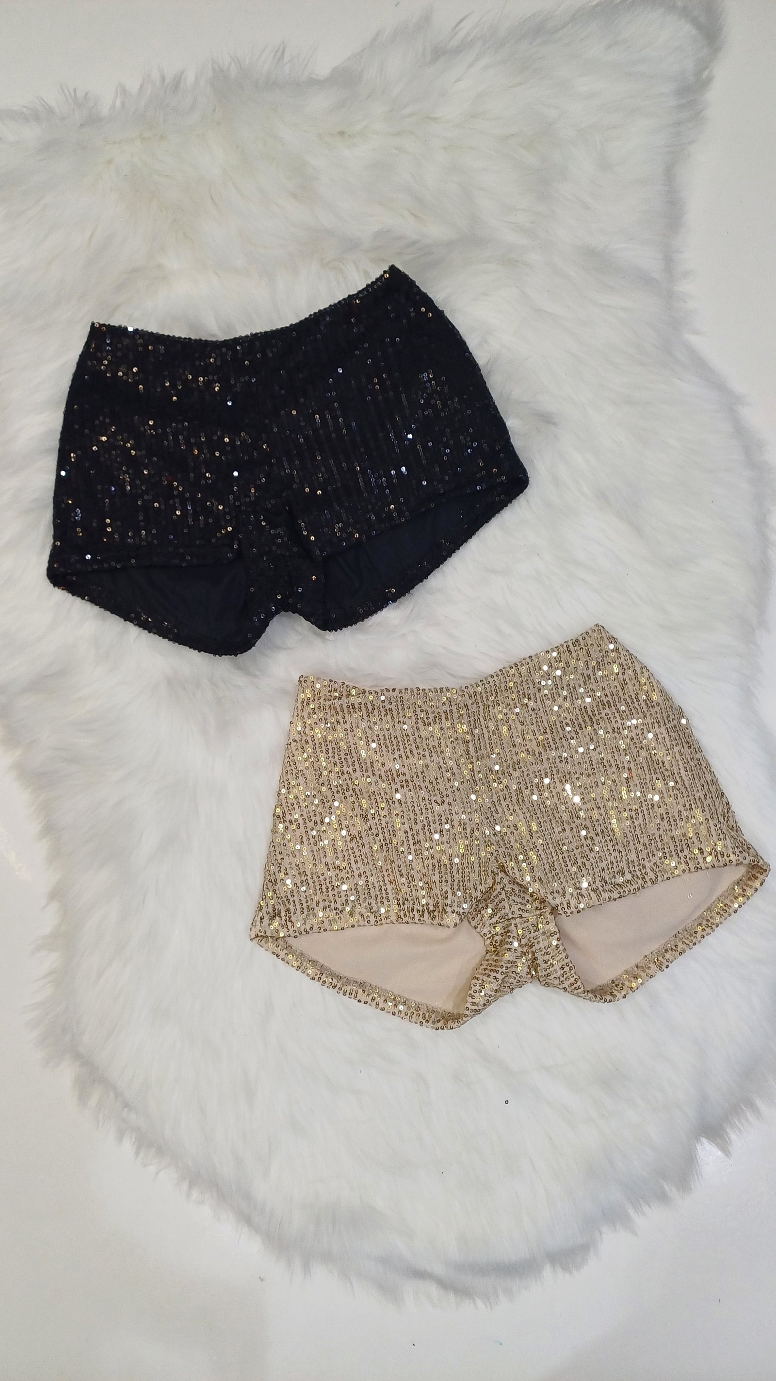 SHORT PIA LENTEJUELAS